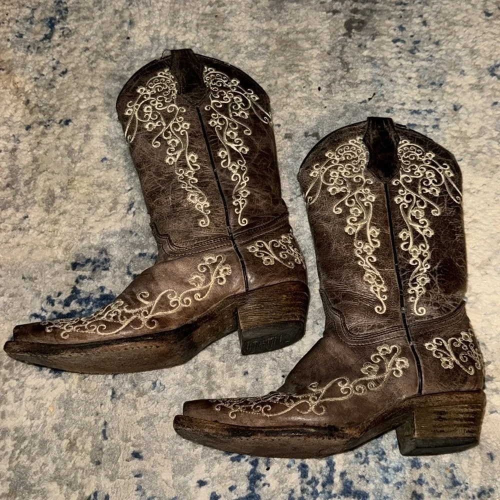 Corral Teens‎ embroidered western boots Sz 2 1/2